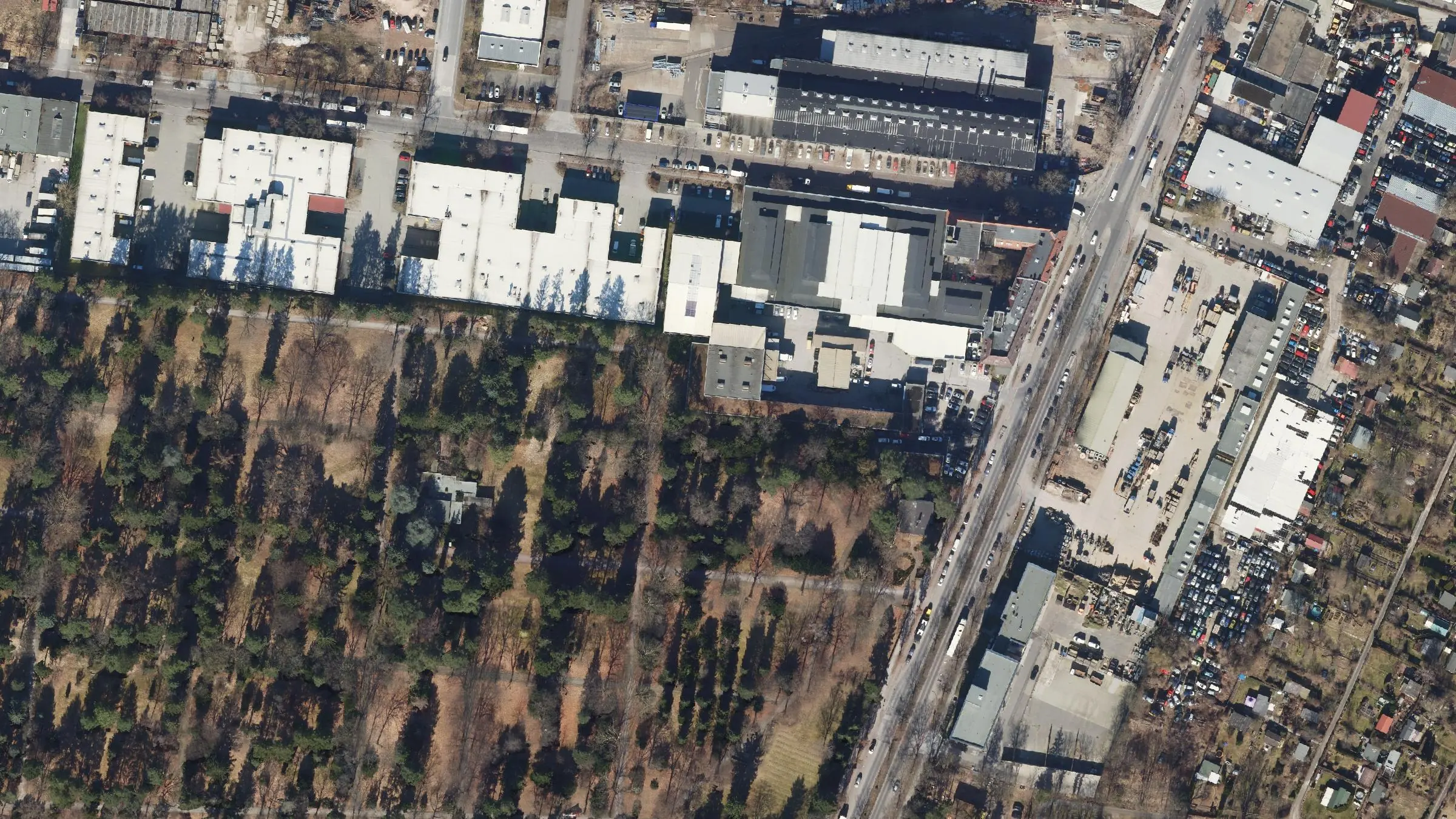 Luftbild der Gottlieb-Dunkel-Straße in Berlin-Tempelhof mit Markierung des Standorts